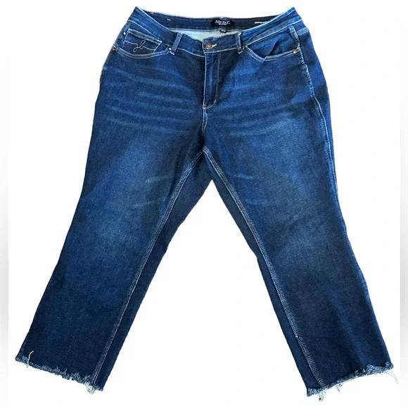 Judy Blue Ladies 16W Cropped Straight Raw edge Hems Jeans - Picture 1 of 8